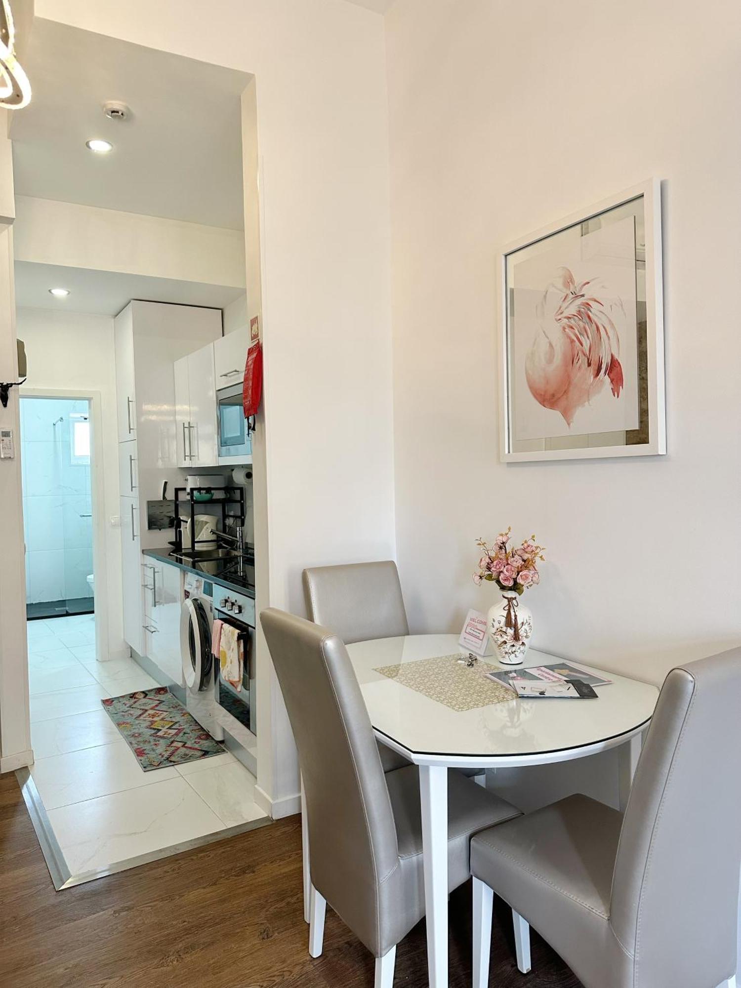 Cozy 2 Ac Near Metro Apartamento Porto