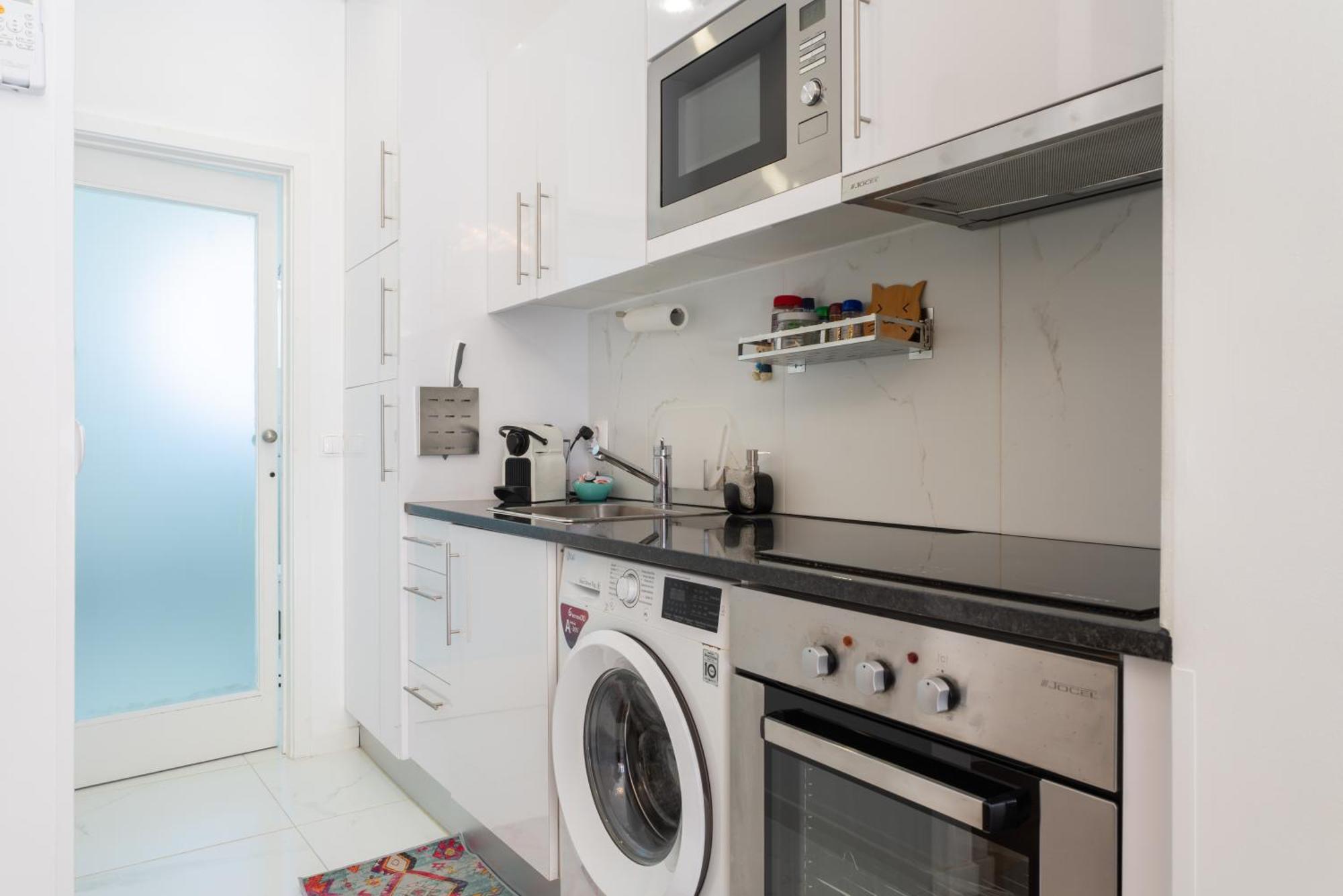 Cozy 2 Ac Near Metro Apartment *
