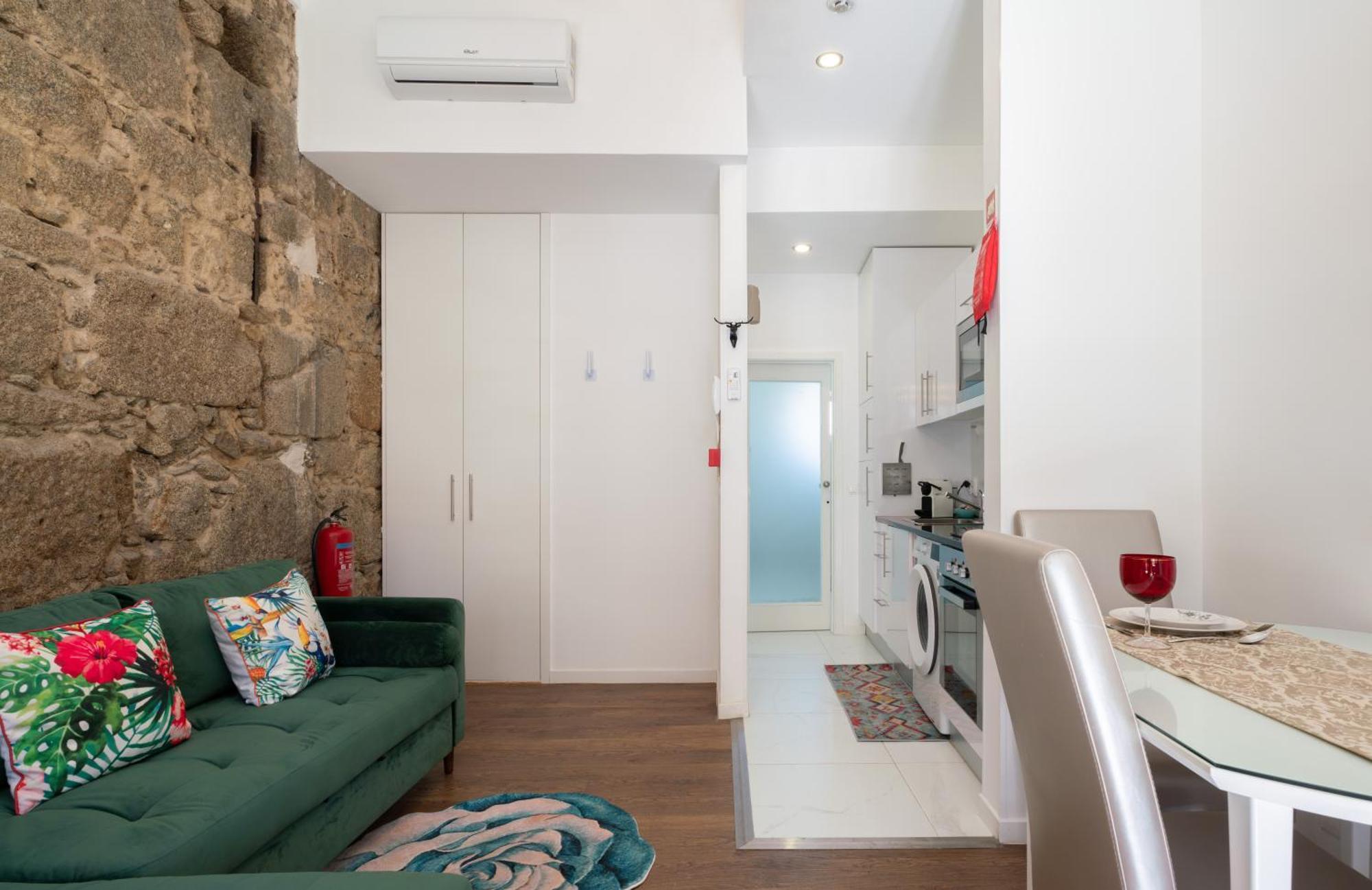 Cozy 2 Ac Near Metro